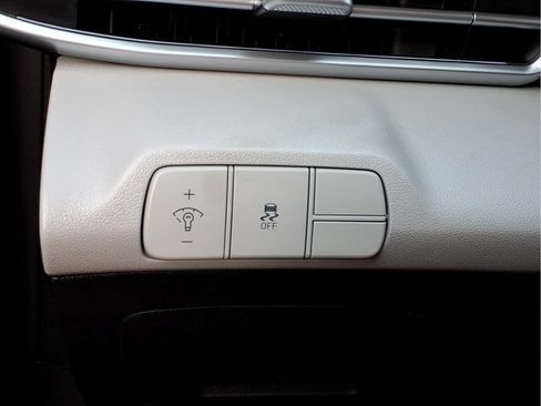 Used 2025 Hyundai Elantra Limited FWD image 16