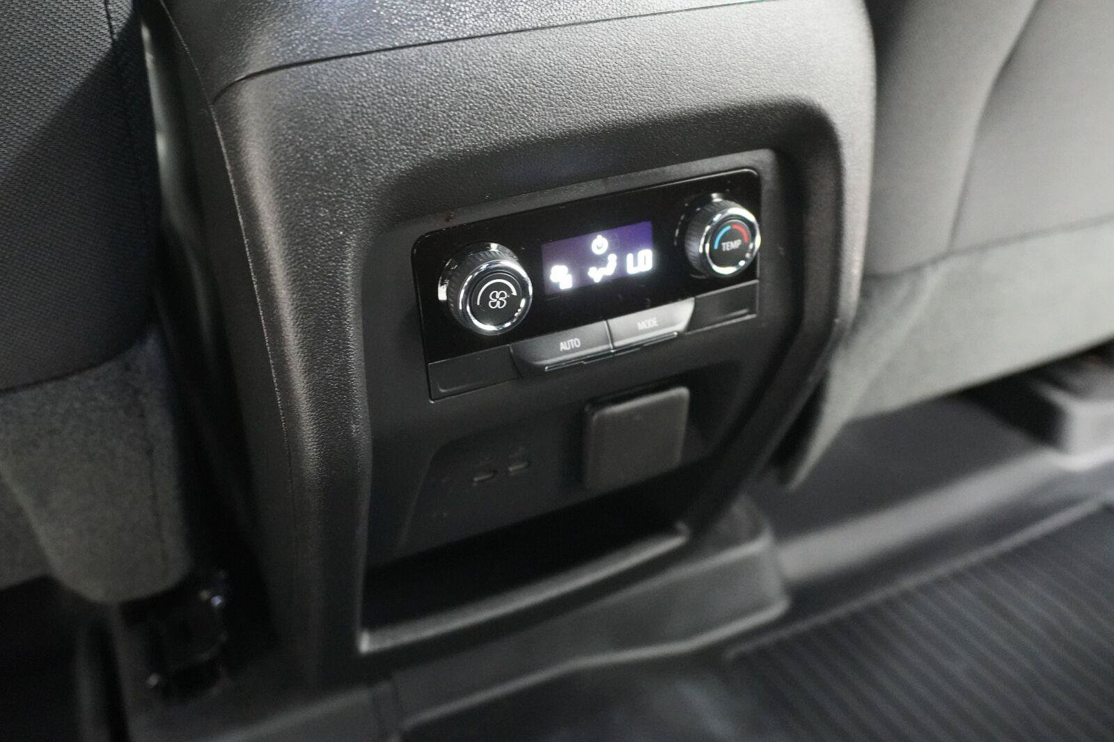 Used 2025 Chevrolet Traverse LT w/ Driver Confidence Package FWD image 13