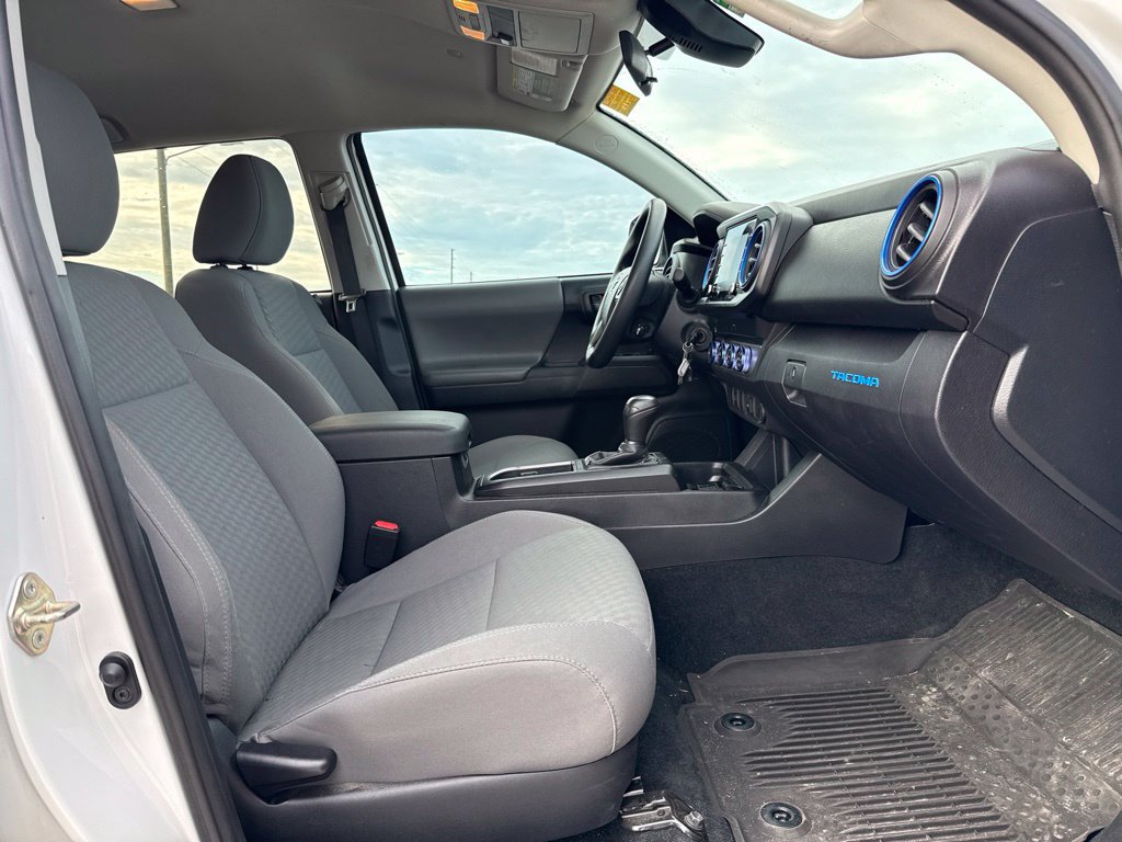 Used 2020 Toyota Tacoma SR AWD/4WD image 10