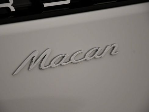 Certified 2026 Porsche Macan AWD/4WD image 11