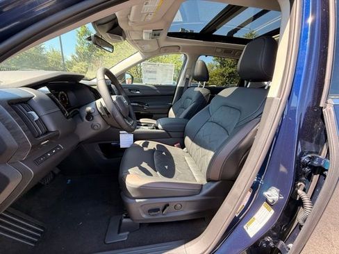New 2026 Nissan Pathfinder Platinum AWD/4WD image 12