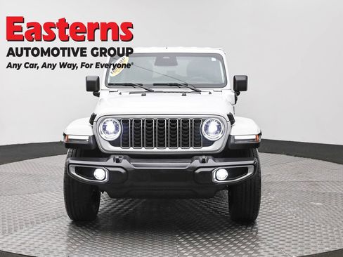 Used 2025 Jeep Wrangler Unlimited Sahara AWD/4WD image 2
