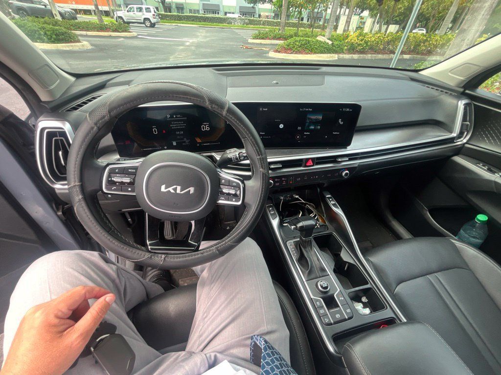 Used 2024 Kia Sorento S FWD image 3