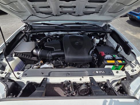 Used 2018 Toyota Tacoma TRD Sport w/ Technology Package AWD/4WD image 26