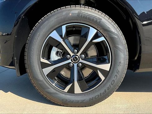 New 2026 Volvo XC60 B5 Core w/ Climate Package image 24