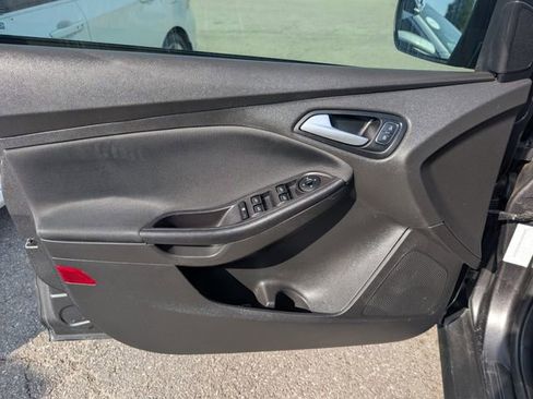 Used 2015 Ford Focus SE FWD image 9