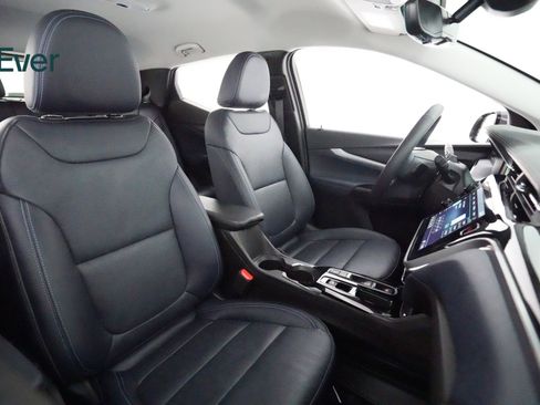 Used 2022 Chevrolet Bolt EUV Premier w/ Super Cruise Package image 23