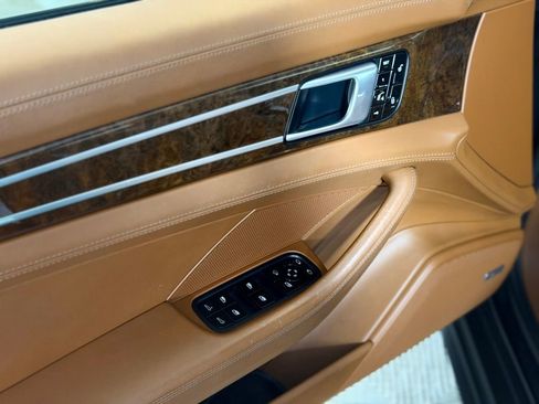 Used 2018 Porsche Panamera 4S image 23