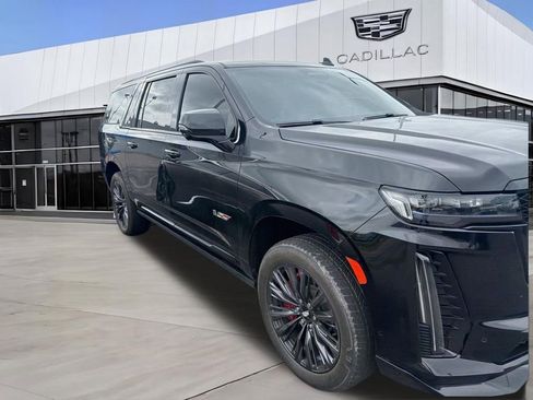 Used 2023 Cadillac Escalade ESV V w/ LPO, ONYX Package AWD/4WD image 6