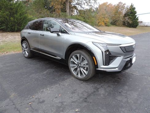 New 2026 Cadillac Optiq Luxury 2 image 3