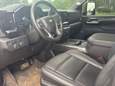Used 2025 Chevrolet Silverado 3500 LTZ w/ LTZ Plus Package AWD/4WD image 11