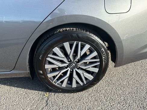 Used 2025 Nissan Altima 2.5 SV image 7