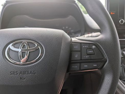 Used 2026 Toyota Sienna LE FWD image 18
