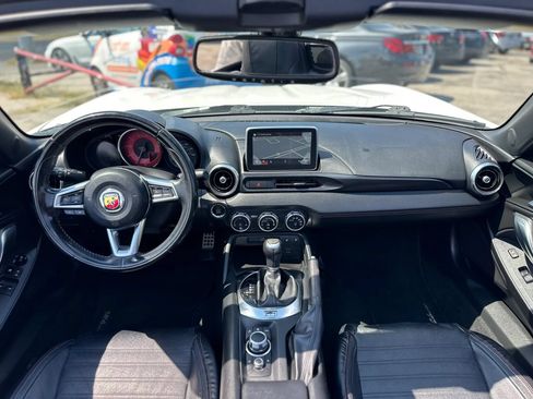 Used 2018 FIAT 124 Spider Abarth w/ Convenience Group RWD image 21