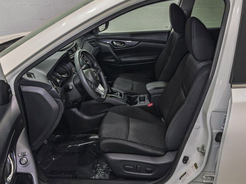 Used 2017 Nissan Rogue SV image 12