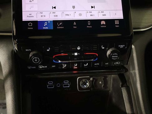 Used 2024 Jeep Grand Cherokee Limited image 47