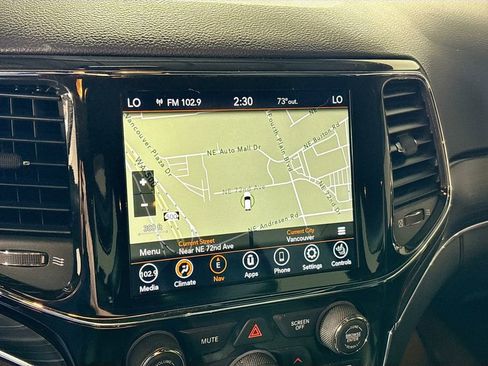 Used 2022 Jeep Grand Cherokee Limited AWD/4WD image 16