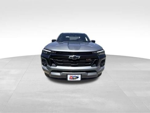 Used 2023 Chevrolet Colorado Z71 w/ Z71 Convenience Package 2 AWD/4WD image 3