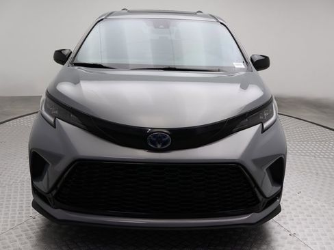 Used 2025 Toyota Sienna XSE w/ XSE Plus Package FWD image 5