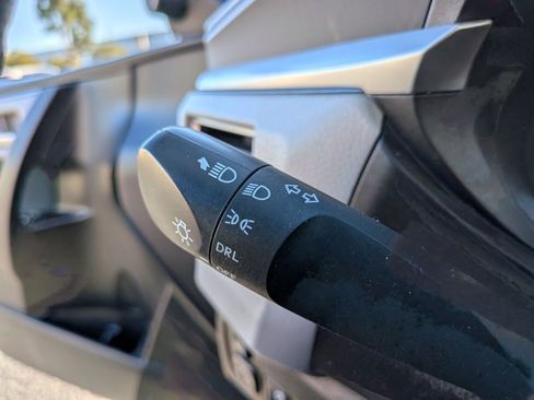 Used 2015 Toyota Corolla LE image 12