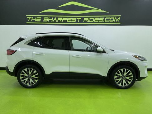 Used 2020 Ford Escape Titanium image 10