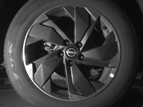 Used 2025 Nissan Rogue SV image 15