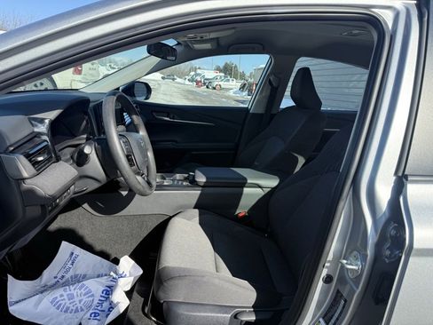 Used 2025 Toyota Camry LE image 10