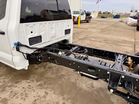 New 2026 Ford F550 4x4 Crew Cab image 15