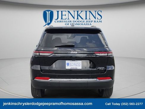 Certified 2025 Jeep Grand Cherokee Laredo X w/ Luxury Tech Group I RWD image 5