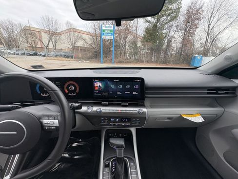 Used 2025 Hyundai Kona SEL image 33
