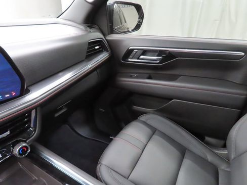 Used 2025 Chevrolet Suburban RST w/ RST Capability Package AWD/4WD image 32