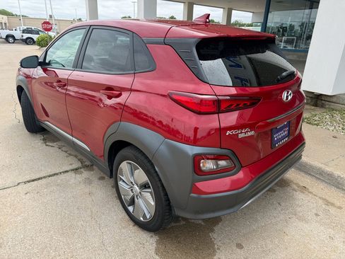 Used 2021 Hyundai Kona Limited w/ Cargo Package FWD image 8
