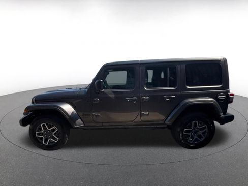 Used 2025 Jeep Wrangler Unlimited Sahara AWD/4WD image 8