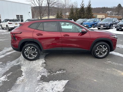 Certified 2024 Chevrolet Trax LT w/ Driver Confidence Package image 6
