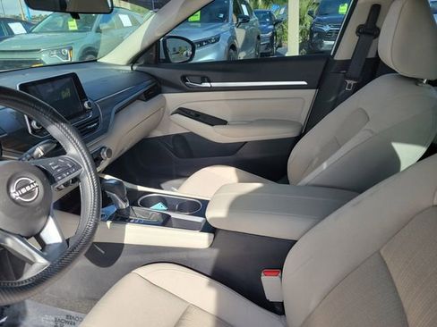 Used 2023 Nissan Altima 2.5 SV FWD image 11