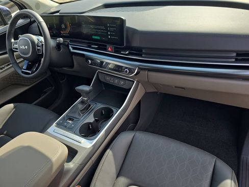 New 2026 Kia Carnival FWD image 11