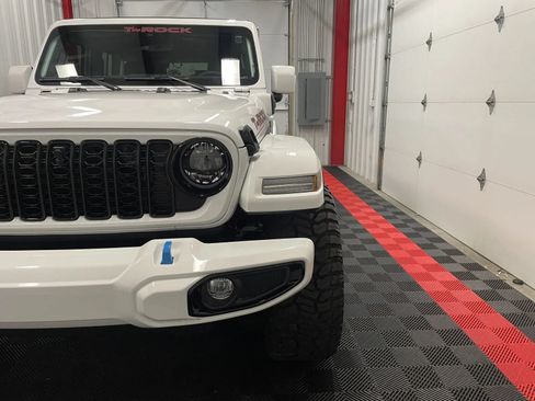 Used 2024 Jeep Wrangler High Altitude AWD/4WD image 11