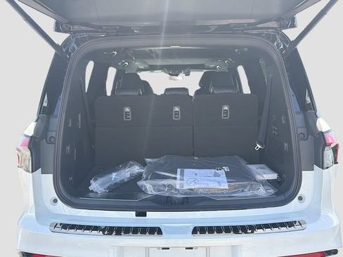 New 2026 INFINITI QX80 4WD w/ Sport Exterior Package image 22