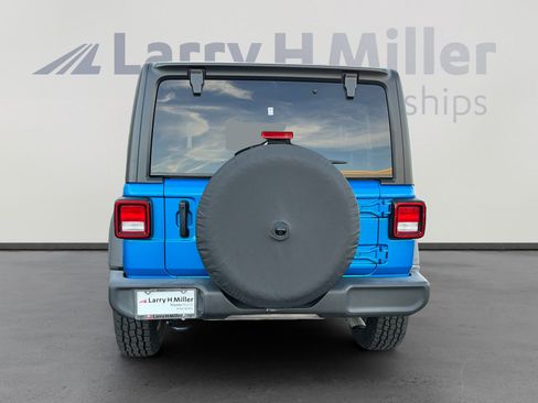 Used 2024 Jeep Wrangler Sport S image 4