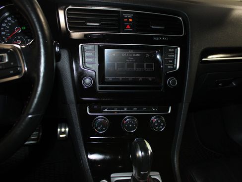 Used 2015 Volkswagen GTI SE FWD image 18