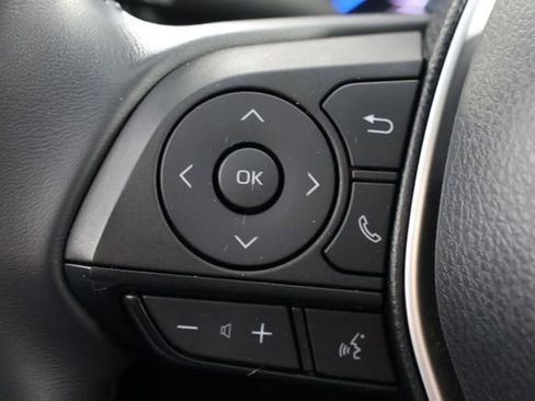 Used 2024 Toyota Venza LE image 11