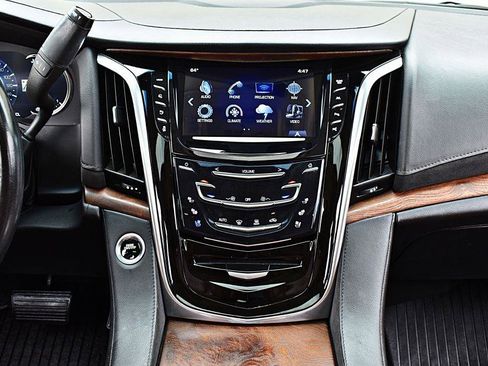 Used 2020 Cadillac Escalade Luxury RWD image 28