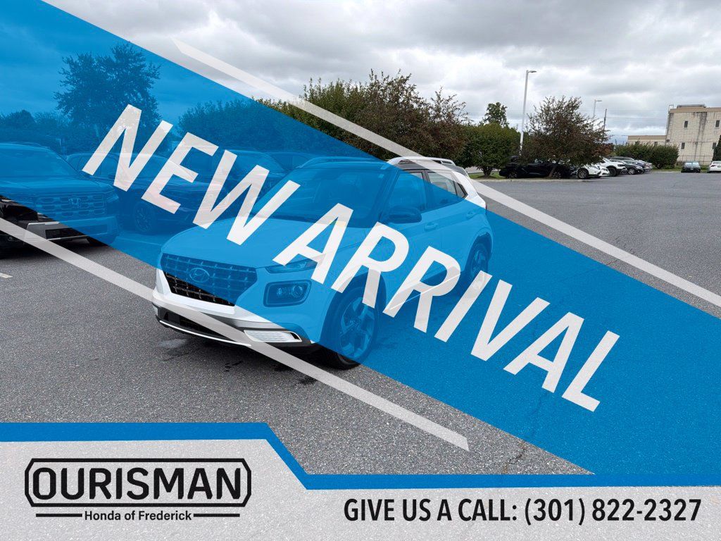 Used 2023 Hyundai Venue Limited w/ Cargo Package FWD image 2