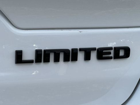 Used 2025 Jeep Grand Cherokee Limited w/ Luxury Tech Group II AWD/4WD image 10