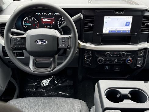 New 2026 Ford F250 XLT w/ FX4 Off-Road Package image 32