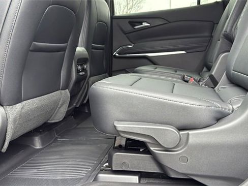 New 2026 Chevrolet Traverse LT w/ Sun and Wheel Package image 24