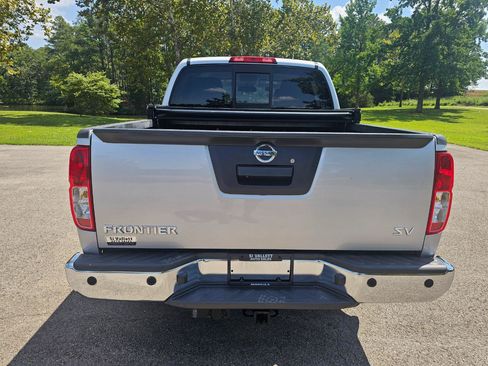 Used 2015 Nissan Frontier SV w/ SV Value Truck Package RWD image 6