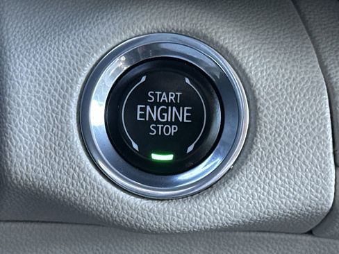 Used 2021 Buick Envision Avenir w/ Technology Package II image 11