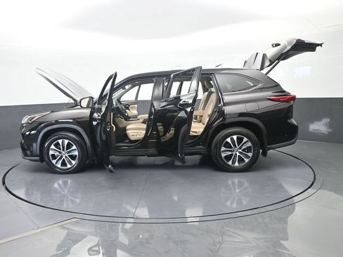 Used 2022 Toyota Highlander XLE FWD image 73