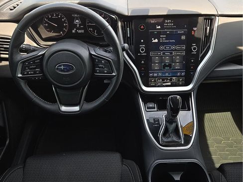 Used 2025 Subaru Outback Premium AWD/4WD image 11